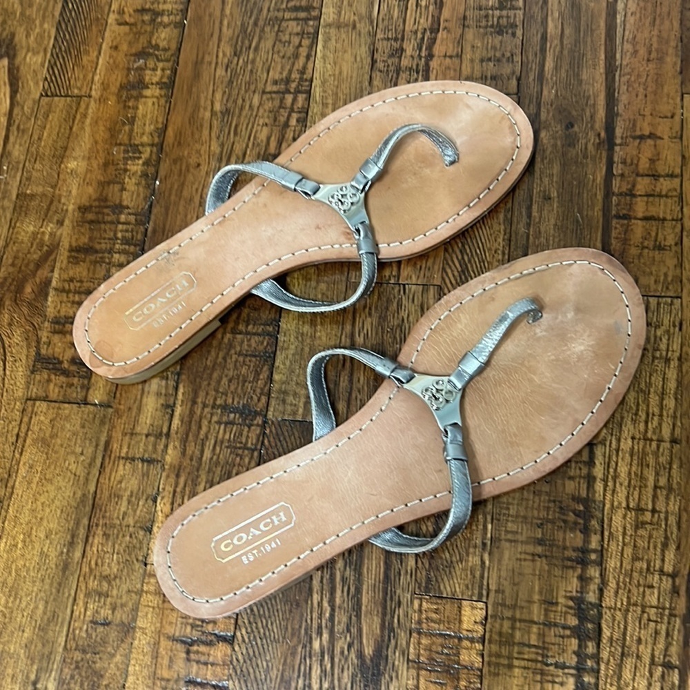 Coach Rachal Sandals thong style silver leather with metal silver coach logo. 7 - Picture 5 of 10